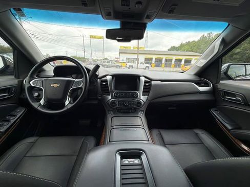 Used 2020 Chevrolet Suburban Premier AWD/4WD image 36
