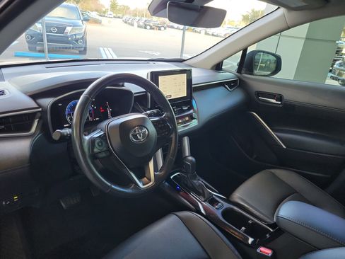 Used 2024 Toyota Corolla Cross XLE image 12