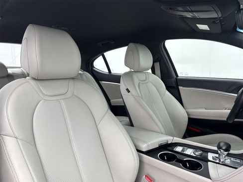 Used 2024 Genesis G70 2.5T image 36