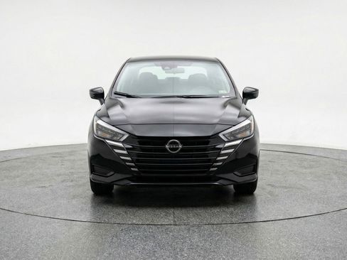 Used 2025 Nissan Versa SV image 2