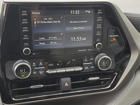Used 2021 Toyota Highlander LE image 31