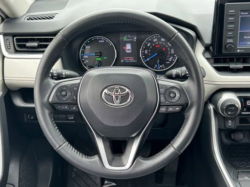Used 2022 Toyota RAV4 XLE Premium image 39