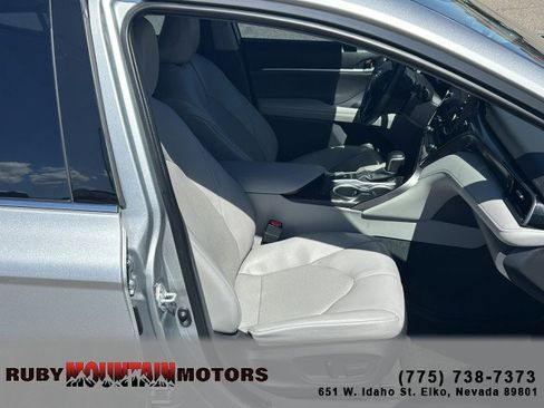 Used 2022 Toyota Camry XLE w/ Navigation Upgrade Package image 27