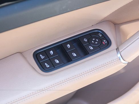 Used 2023 Porsche Cayenne Platinum Edition AWD/4WD image 19