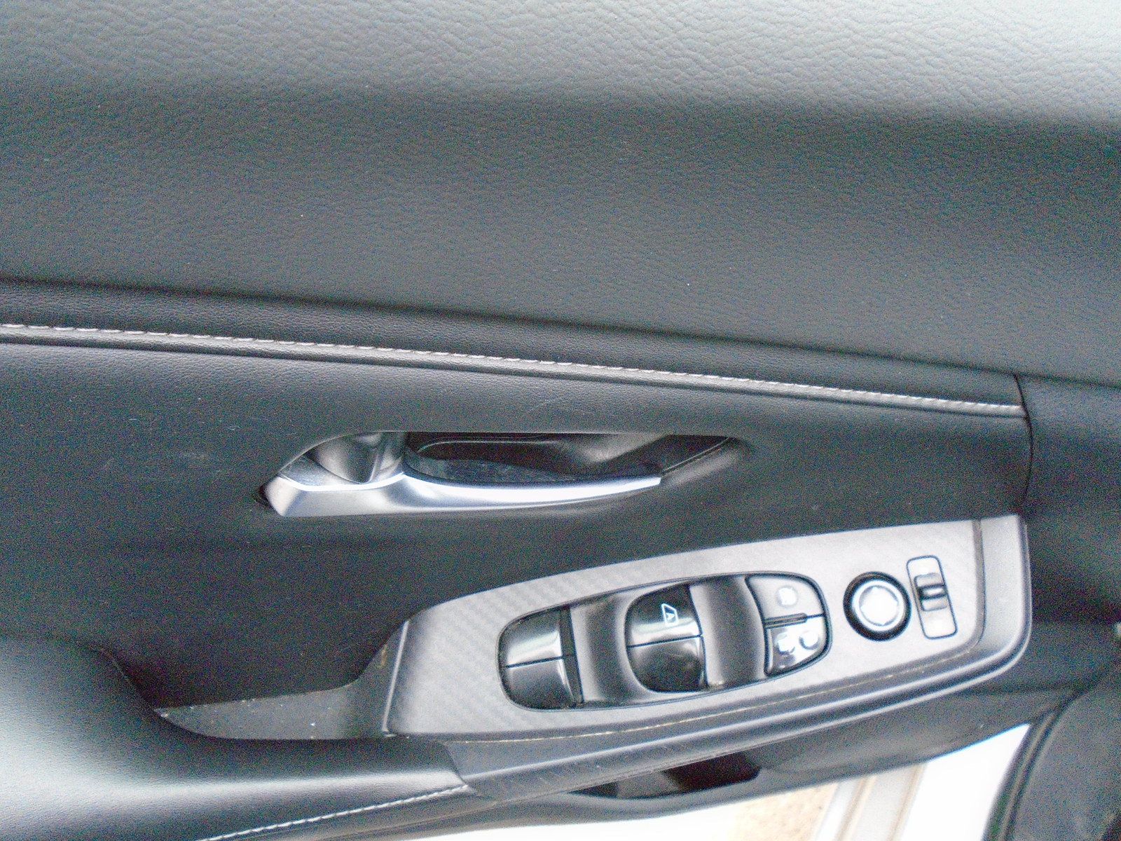 Used 2022 Nissan Sentra SV FWD image 12