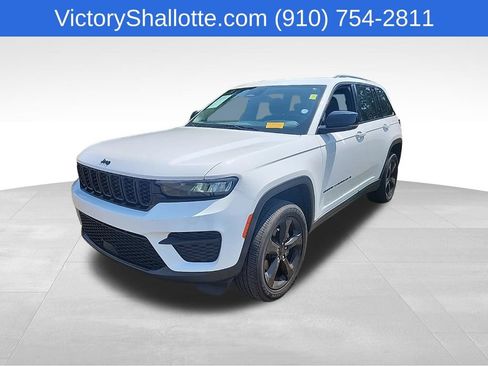 Certified 2023 Jeep Grand Cherokee Altitude AWD/4WD image 15