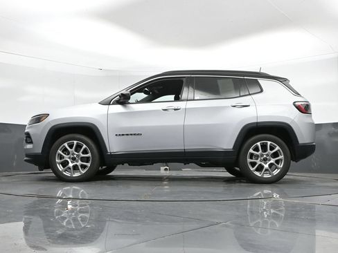 Used 2025 Jeep Compass Limited AWD/4WD image 46