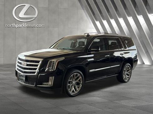 Used 2016 Cadillac Escalade Premium RWD image 3
