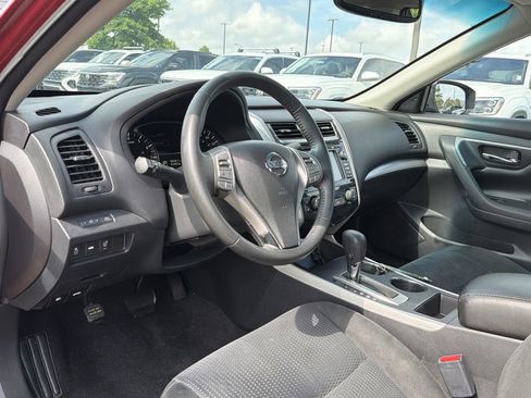 Used 2015 Nissan Altima 2.5 SV w/ Convenience Package FWD image 10