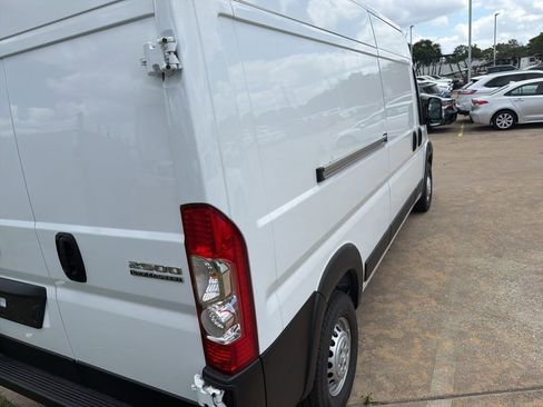 Used 2026 RAM ProMaster 2500 w/ Convenience Group FWD image 4