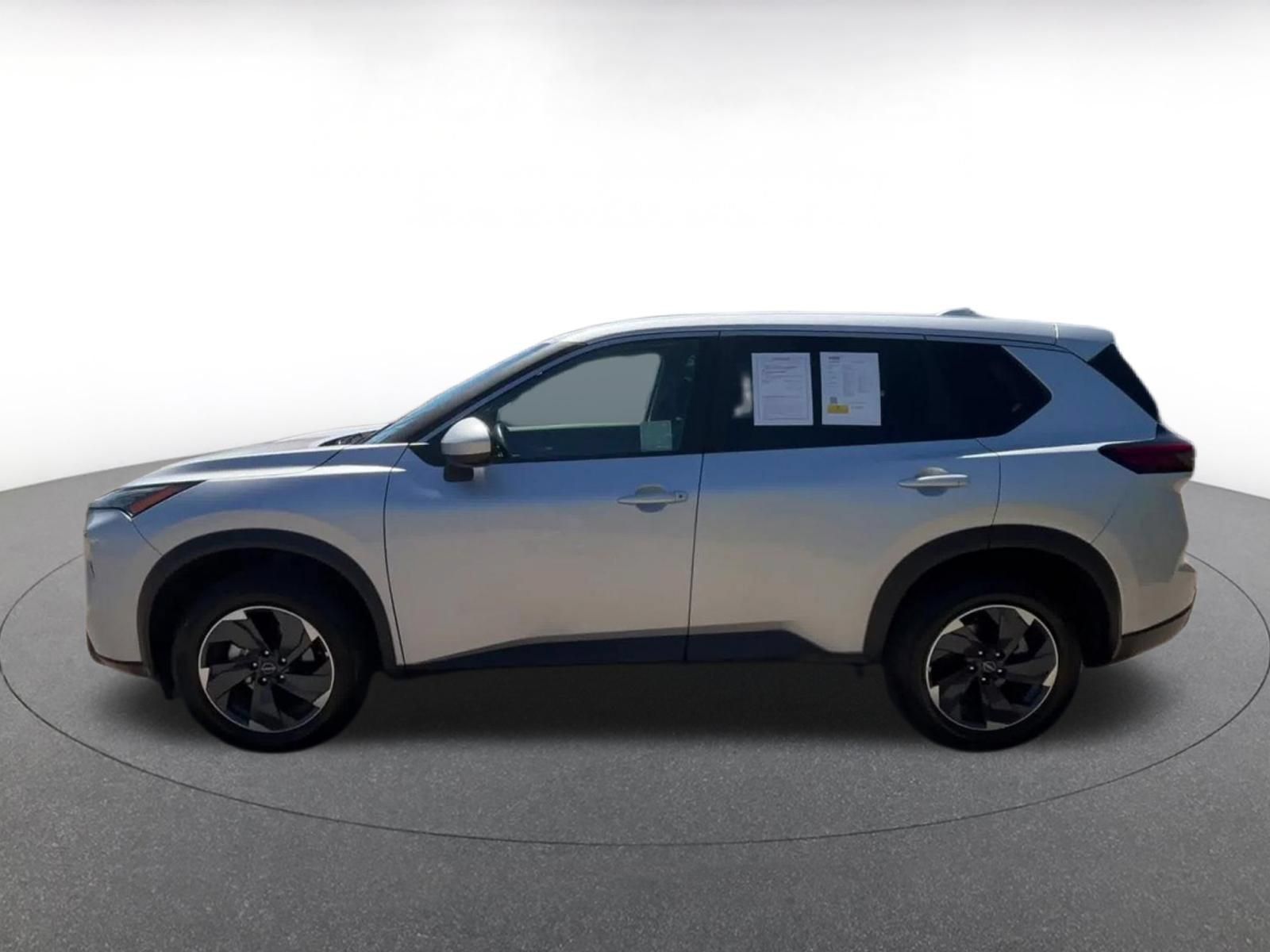 Used 2025 Nissan Rogue SV FWD image 8