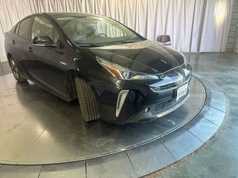 Used 2022 Toyota Prius XLE FWD image 3