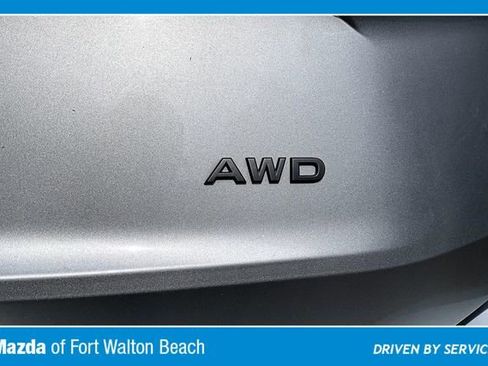 Used 2024 Nissan Rogue S AWD/4WD image 21