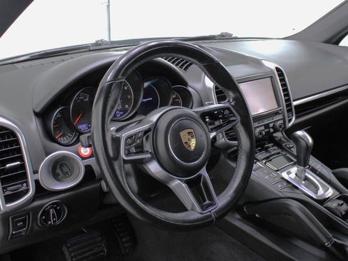 Used 2016 Porsche Cayenne image 26