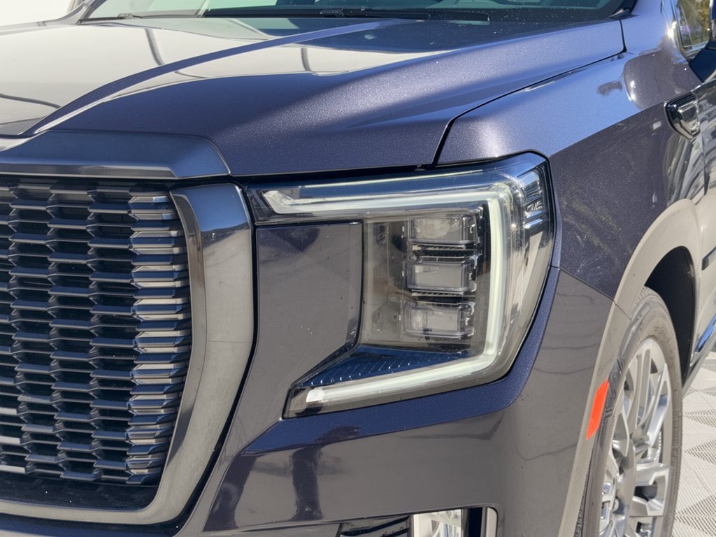 Used 2023 GMC Yukon Denali Ultimate AWD/4WD image 12