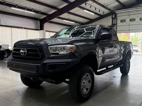 Used 2021 Toyota Tacoma SR AWD/4WD image 5