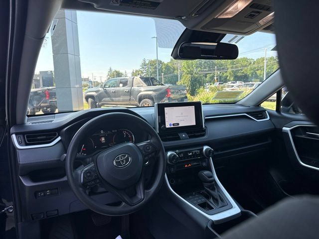 Used 2025 Toyota RAV4 XLE AWD/4WD image 27