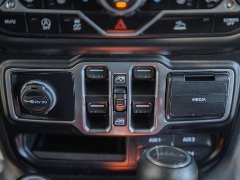 Used 2023 Jeep Gladiator Sport AWD/4WD image 25