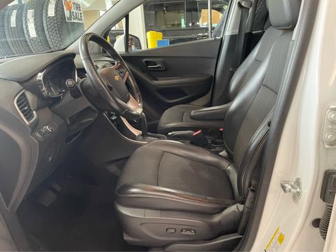 Used 2019 Chevrolet Trax LT w/ LT Convenience Package AWD/4WD image 19