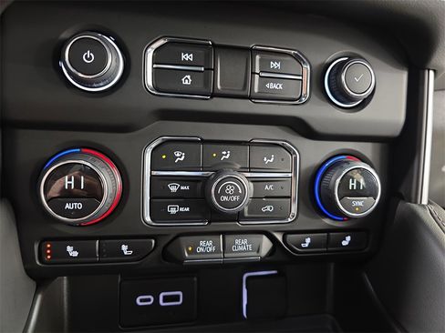 Used 2024 Chevrolet Tahoe Z71 w/ Off-Road Capability Package image 21