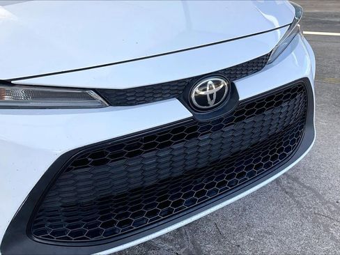 Used 2021 Toyota Corolla LE image 29