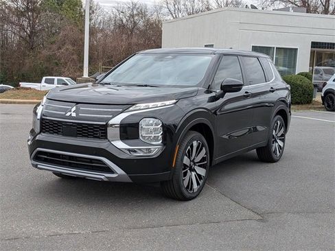 New 2025 Mitsubishi Outlander SE image 7