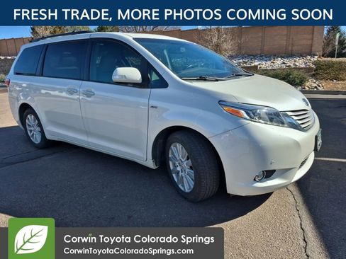 Used 2017 Toyota Sienna Limited image 1