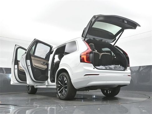 New 2026 Volvo XC90 B6 Ultra image 57