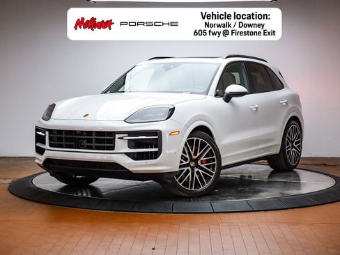 Certified 2025 Porsche Cayenne S AWD/4WD image 1