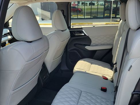 New 2025 Mitsubishi Outlander SEL image 7