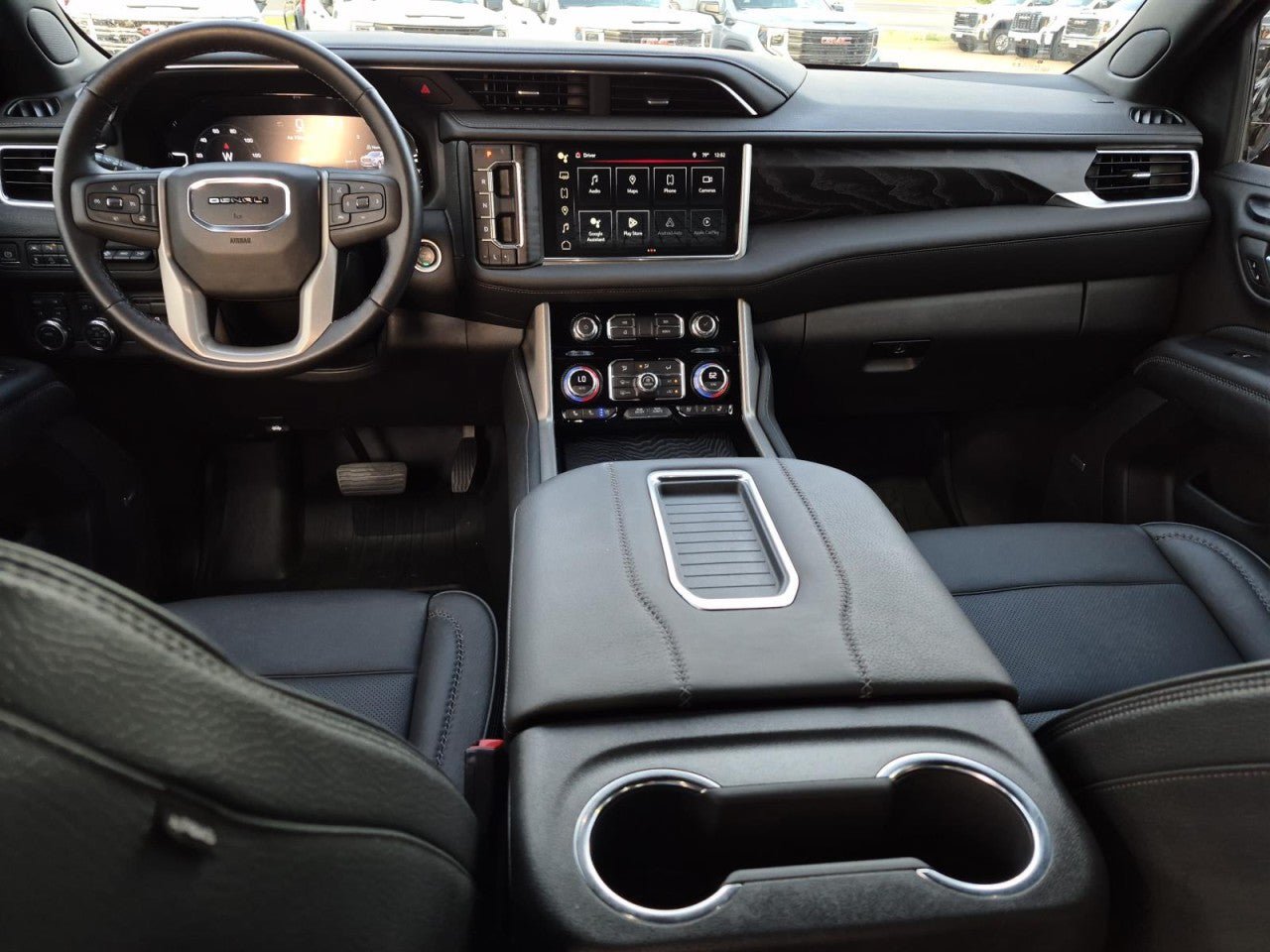 Certified 2022 GMC Yukon XL Denali w/ Denali Premium Package AWD/4WD image 17