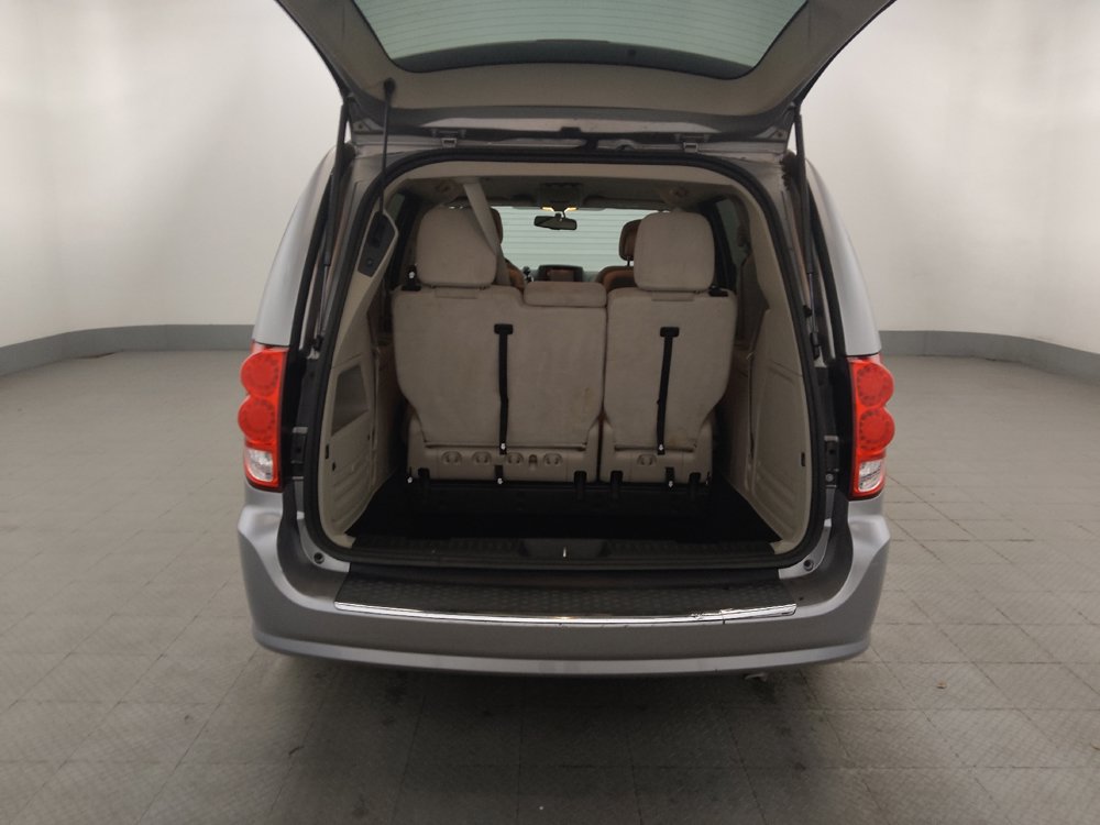 Used 2016 Dodge Grand Caravan SXT w/ UConnect Hands-Free Group FWD image 29
