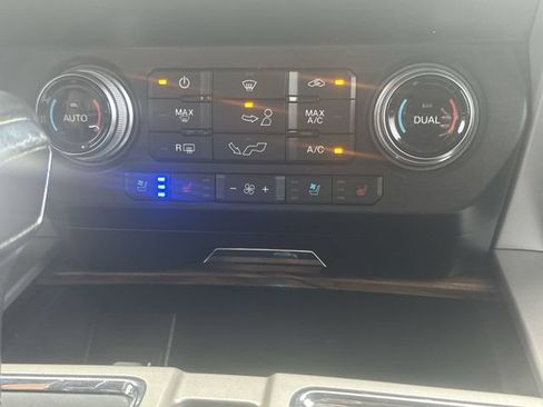 Used 2020 Ford F150 Lariat w/ Equipment Group 502A Luxury AWD/4WD image 20