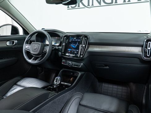 Used 2023 Volvo XC40 B5 Plus w/ Protection Package Premier image 14