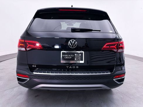 Used 2023 Volkswagen Taos SE w/ Panoramic Sunroof Package FWD image 12