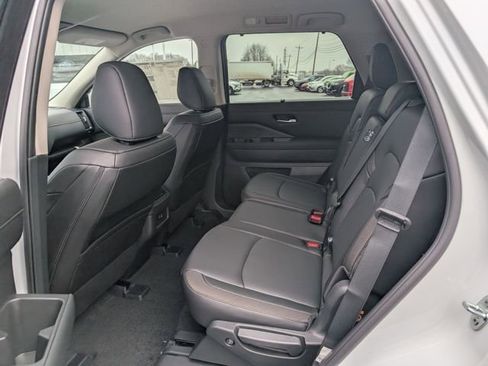 New 2025 Nissan Pathfinder SL w/ Black Appearance Package image 10