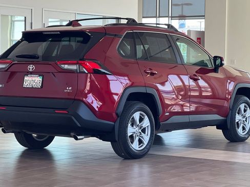 Certified 2025 Toyota RAV4 LE AWD/4WD image 4