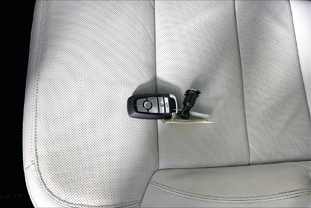 Used 2025 Ford Expedition Platinum w/ Driver's Package AWD/4WD image 11