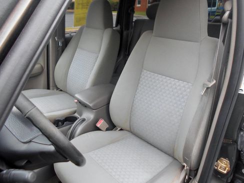 Used 2005 Jeep Liberty Sport image 11