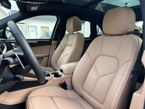 New 2026 Porsche Macan image 5