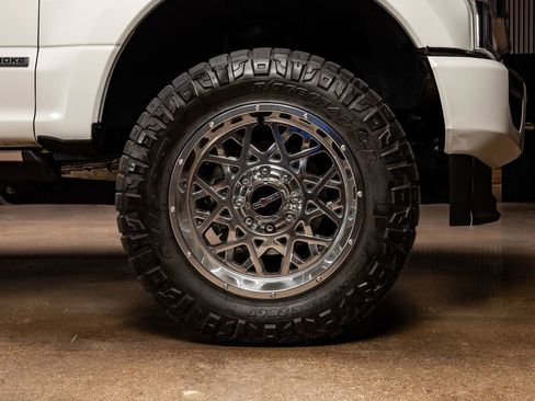 Used 2022 Ford F250 Platinum w/ FX4 Off-Road Package image 11