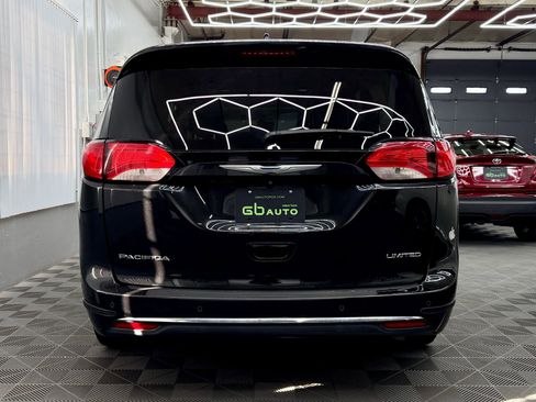 Used 2017 Chrysler Pacifica Limited w/ Advanced Safetytec Group image 3