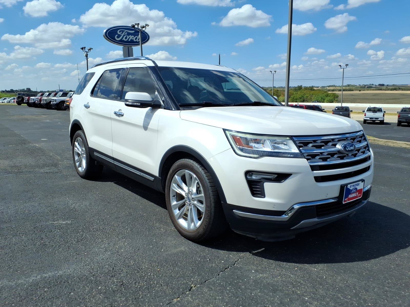 Used 2018 Ford Explorer Limited w/ Ford Safe & Smart Package FWD image 3