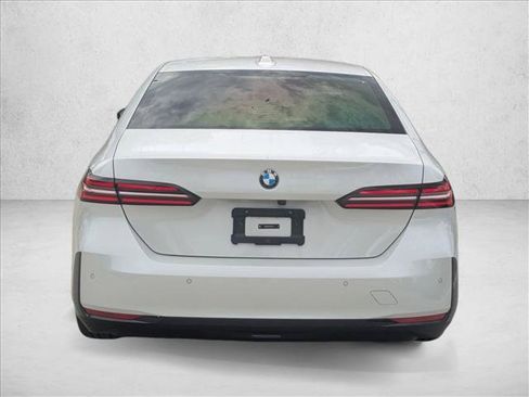 Used 2024 BMW 530i w/ Convenience Package RWD image 6