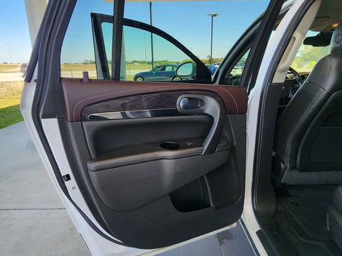 Used 2016 Buick Enclave Premium image 17