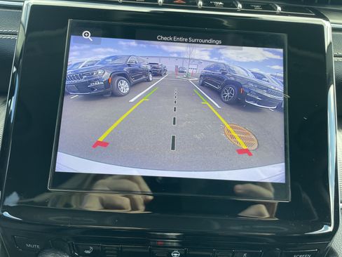 Certified 2023 Jeep Grand Cherokee Laredo w/ Luxury Tech Group I image 44