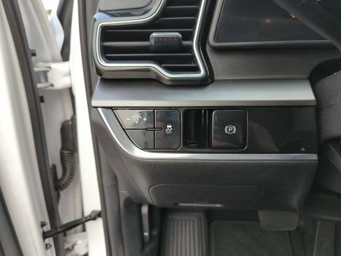 Used 2023 Kia Sportage EX image 18