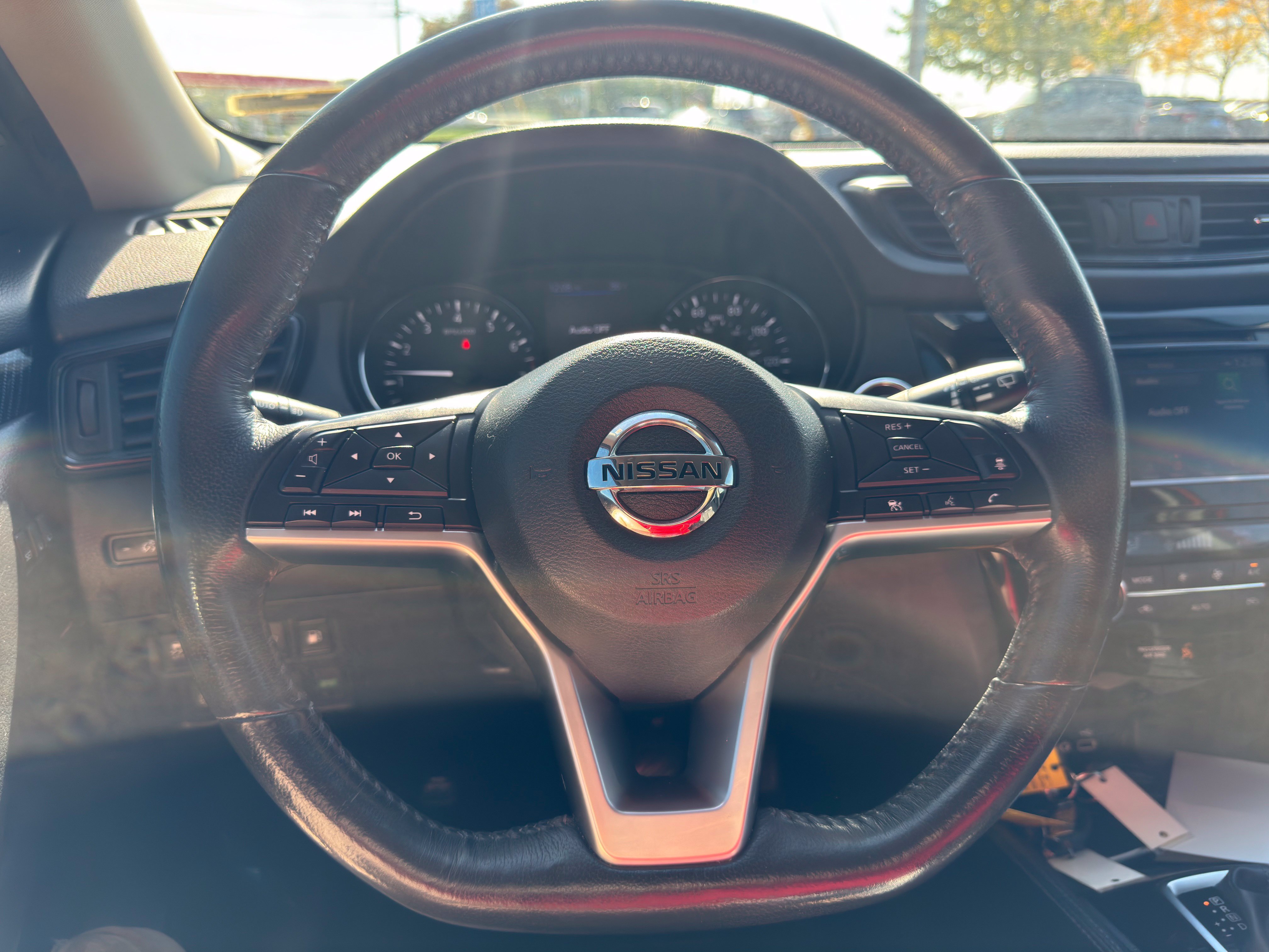 Used 2018 Nissan Rogue SL w/ Premium Package AWD/4WD image 9