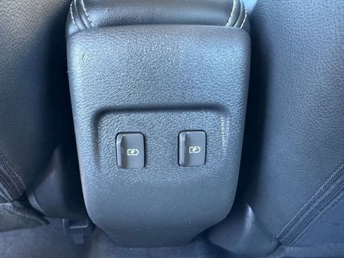 Used 2022 Nissan Kicks SR w/ Premium Package FWD image 37