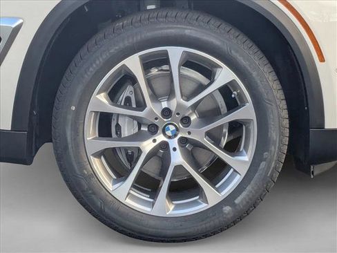 New 2026 BMW X5 xDrive40i w/ Climate Comfort Package image 10